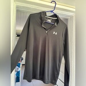 Black underarmor heat gear pull over zip
